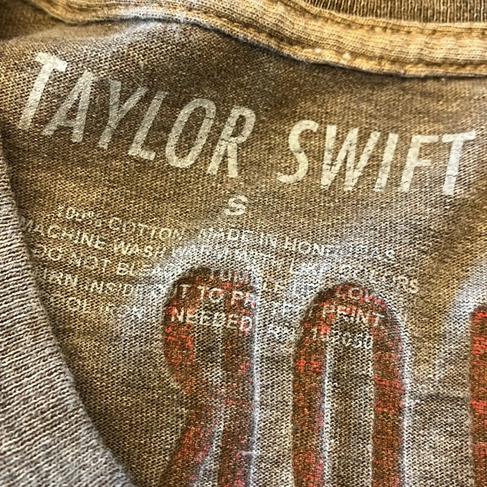 Taylor Swift RED cropped - Picture 4 of 6